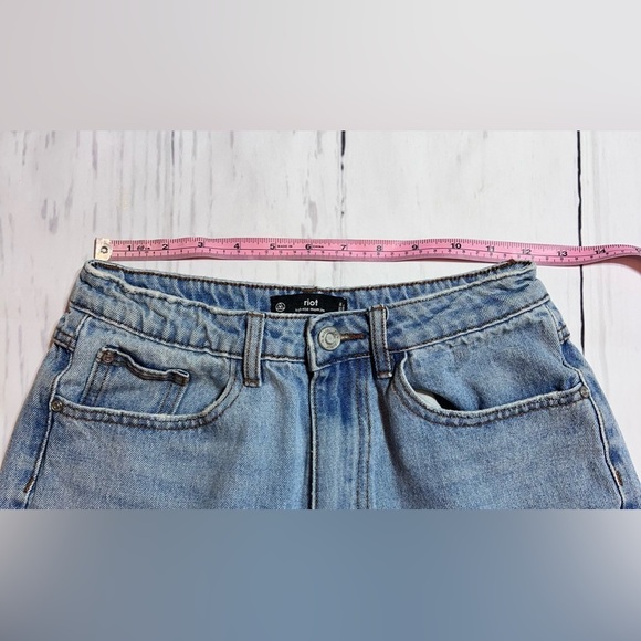 2/$20 Misguided Riot High Waist Mom Jeans - Picture 4 of 6